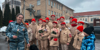 В Наро-Фоминске юнармейцы поздравили полицейских  с наступающим праздником - Администрация Наро-Фоминского г.о.